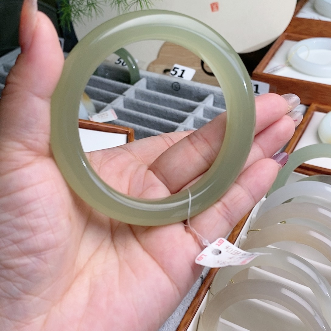 和田玉手镯未镶嵌58