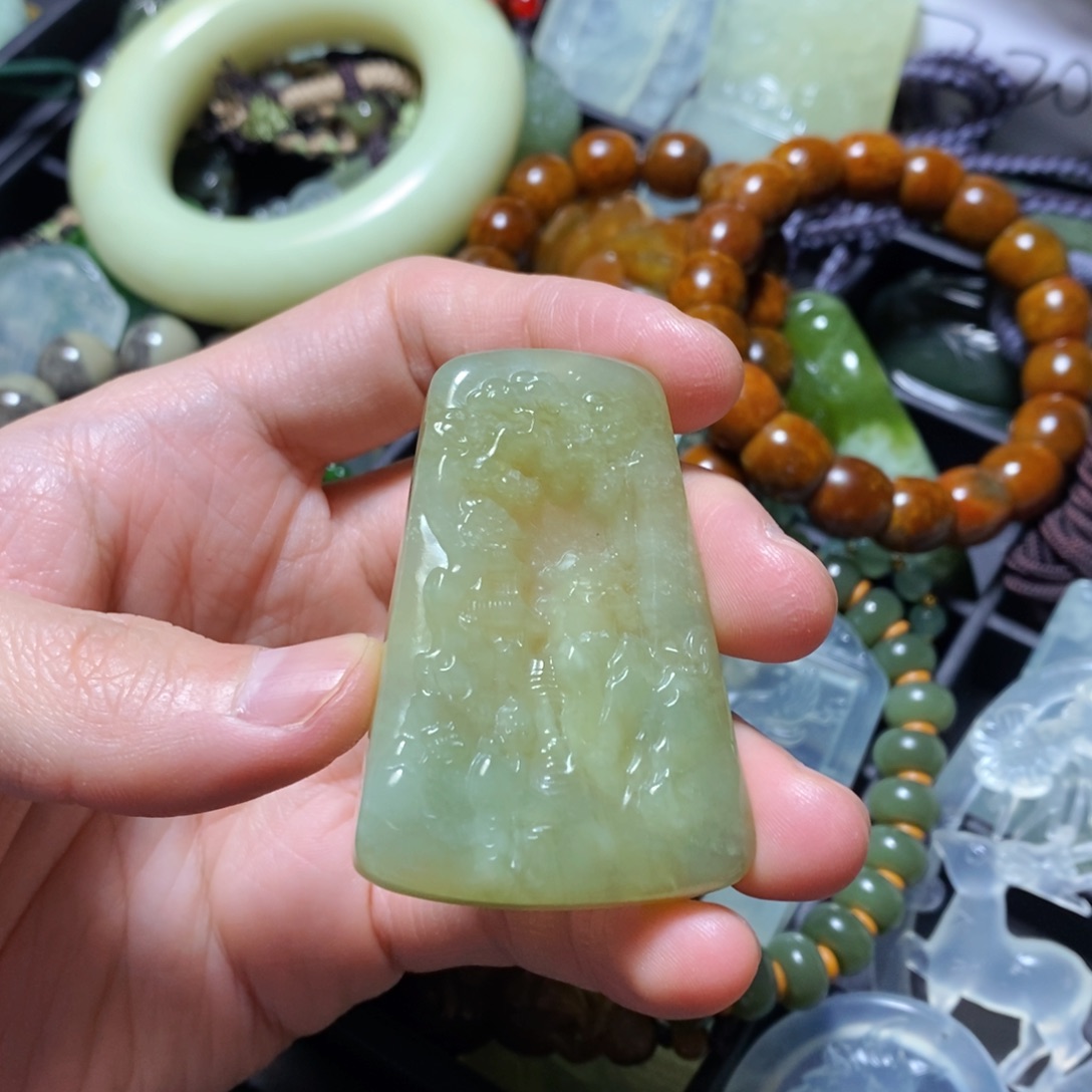 蛇纹石玉未镶嵌颈饰