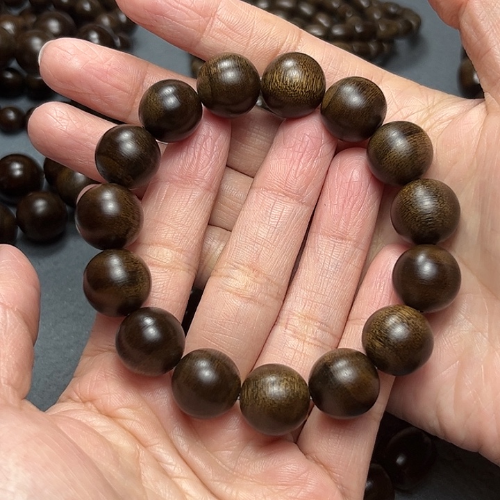 沉香手串?***?白棋玉化