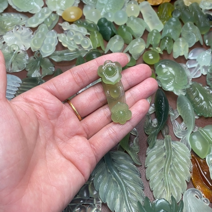 蛇纹石玉合金颈饰