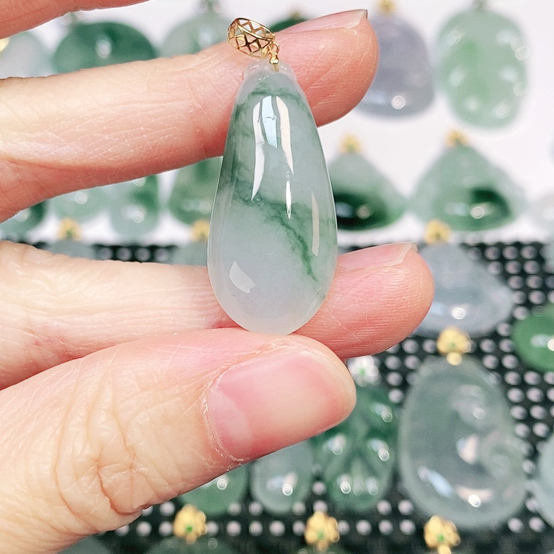 翡翠18K金镶嵌颈饰