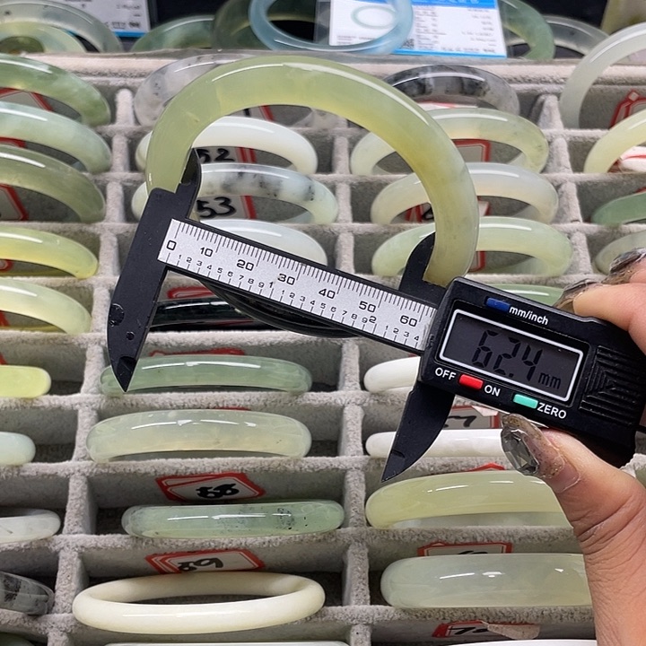 蛇纹石玉未镶嵌手镯77