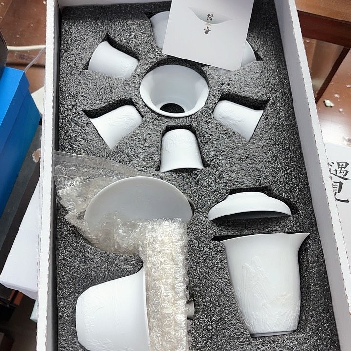 孤品茶具套装等。         