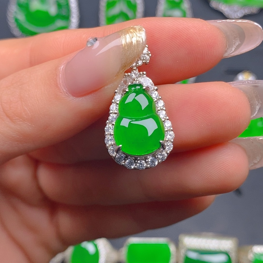 颈饰银S925镶嵌翡翠