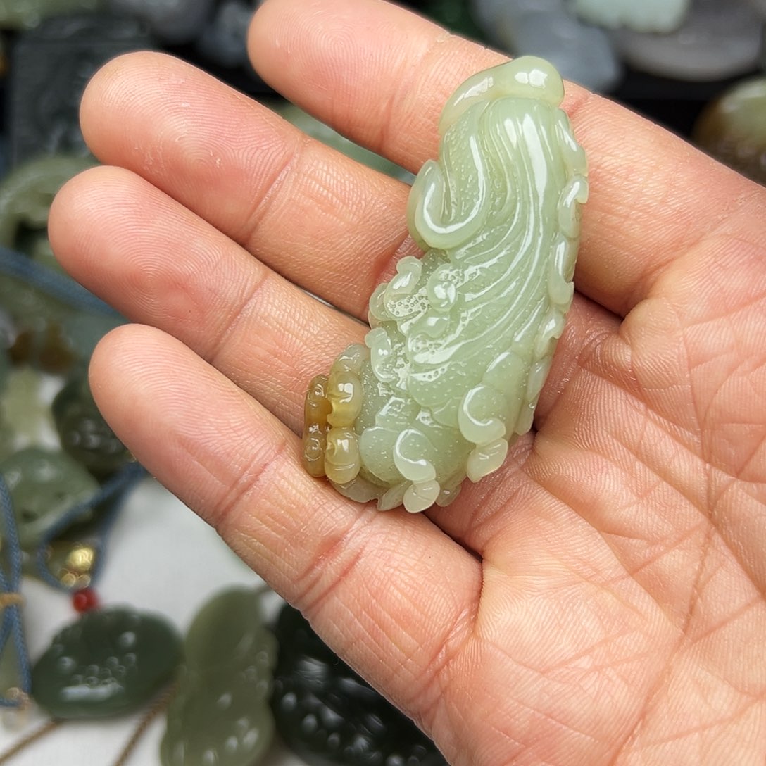 和田玉吊坠未镶嵌