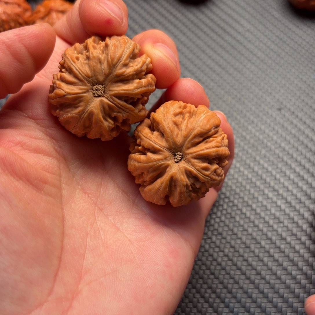 百***伴文玩核桃吊坠粗筋