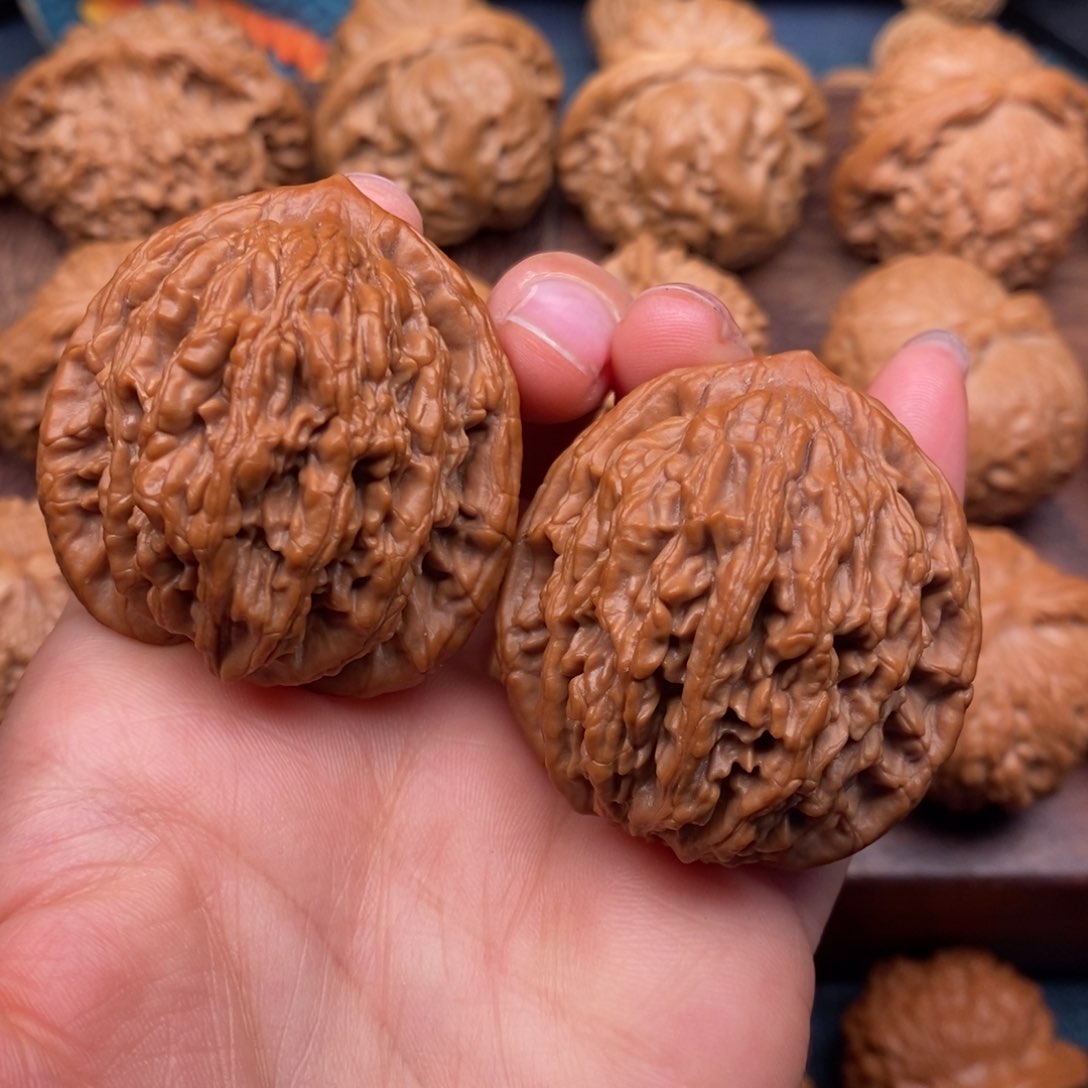 文玩核桃吊坠40全品粗筋虎头，大克重46.5克