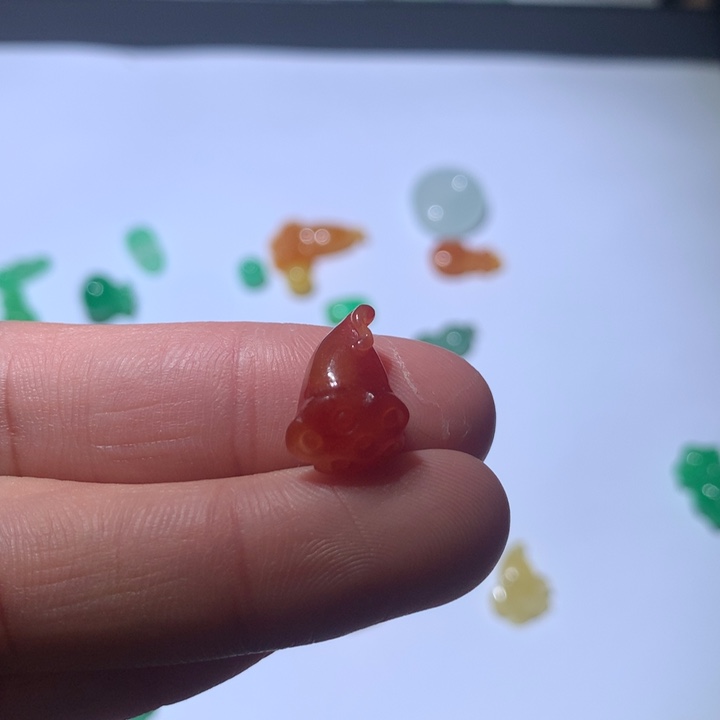六***祥翡翠未镶嵌颈饰挂件