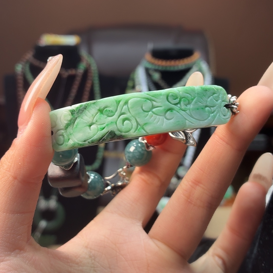 翡翠未镶嵌耳饰手串