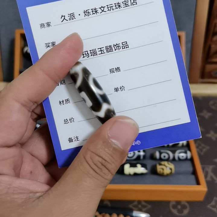 玛瑙/玉髓未镶嵌颈饰破****?