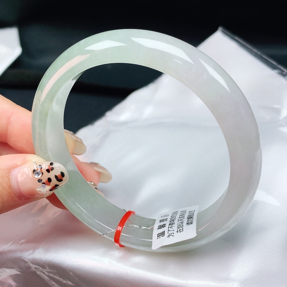 翡翠手镯未镶嵌59圈