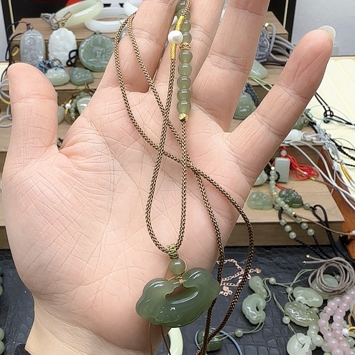 和田玉颈饰未镶嵌