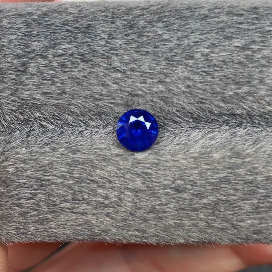 裸石蓝宝石1.19克拉天然皇家蓝蓝宝石圆钻切GRC证书