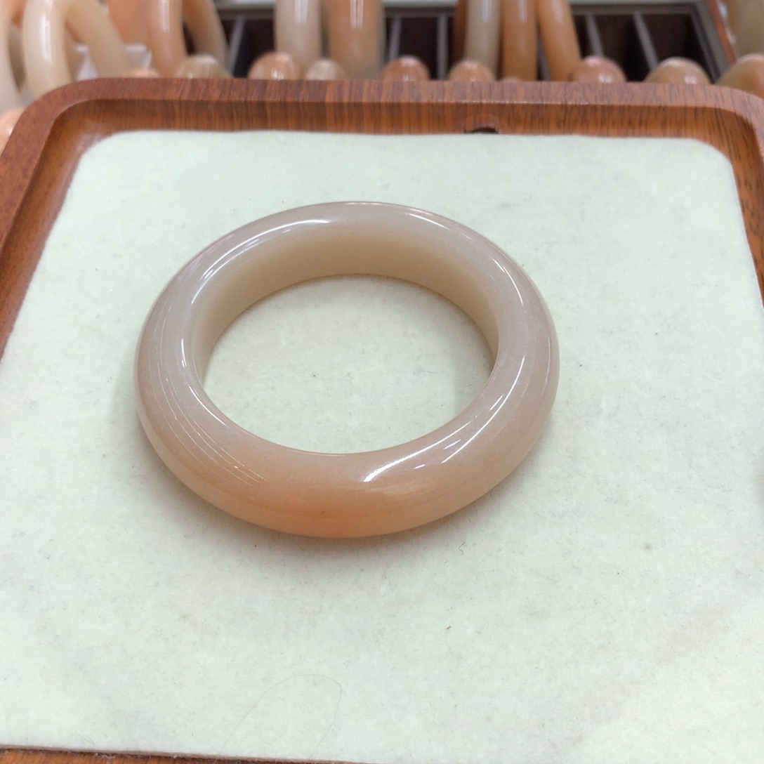 石英岩玉手镯未镶嵌