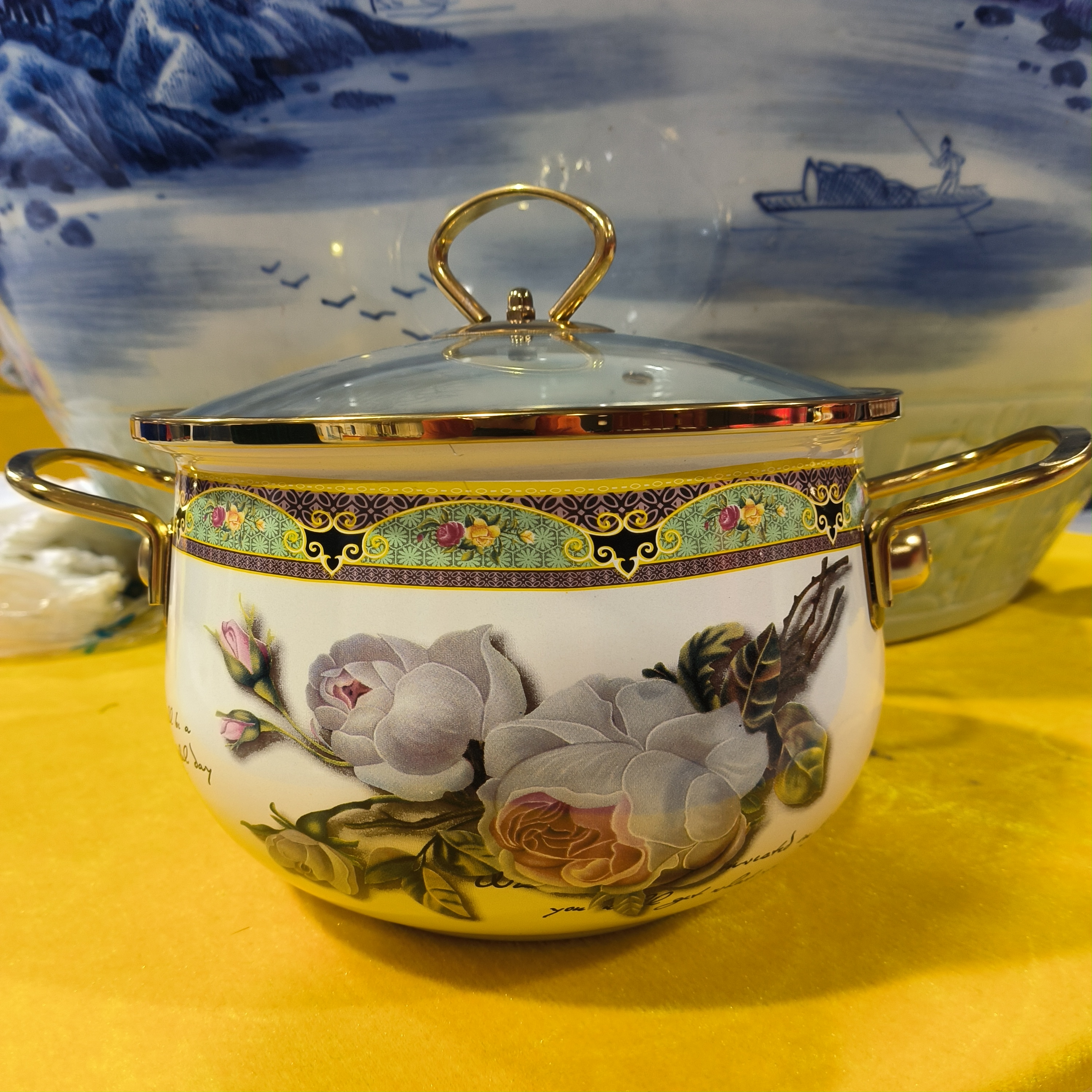 古典精品陶瓷汤锅