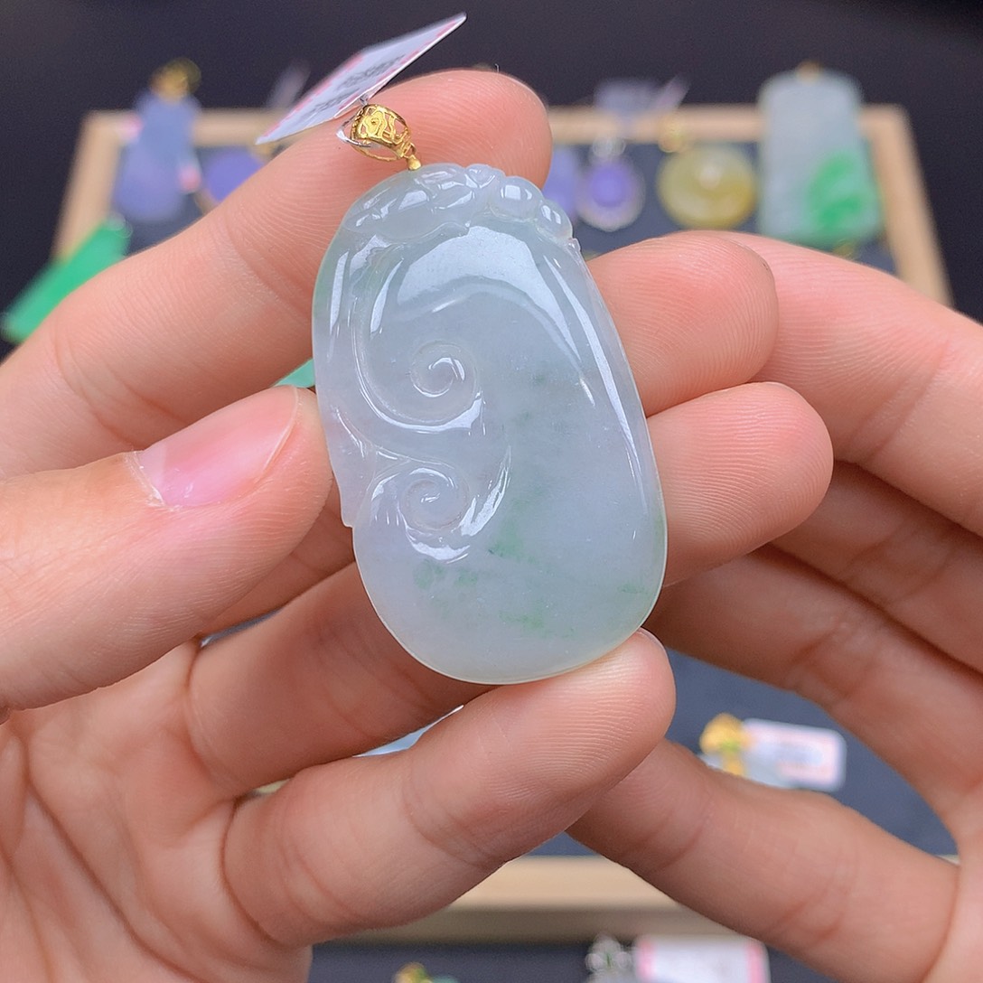 翡翠颈饰18K金镶嵌翡翠