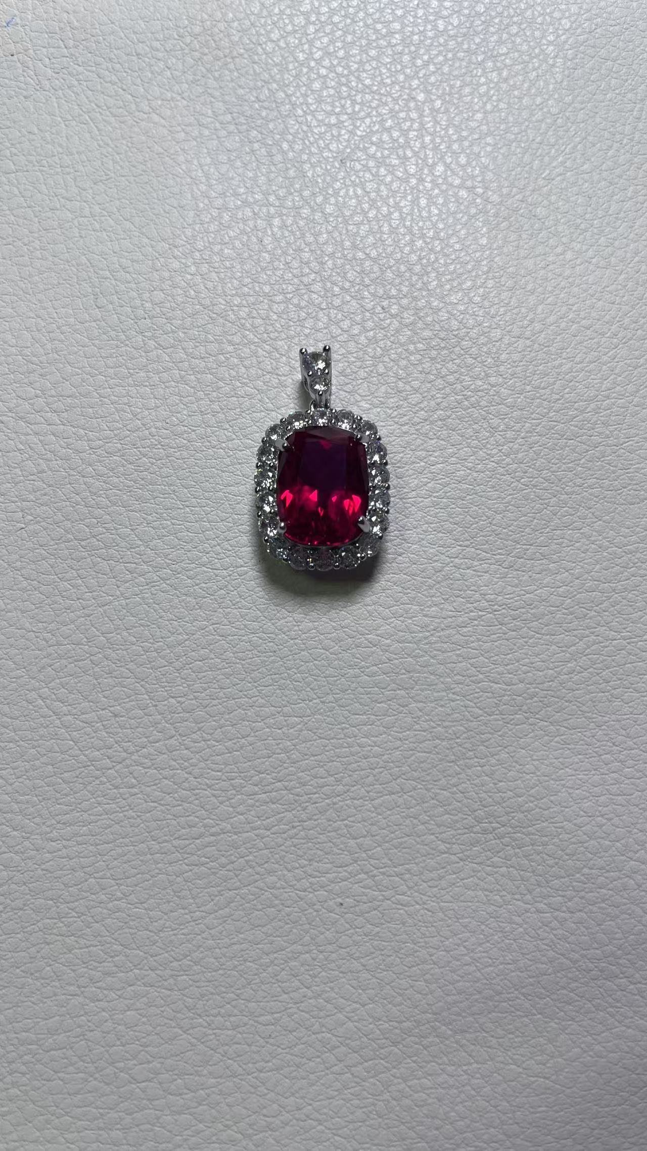 典藏精致红宝石精工镶嵌培育合金吊坠773