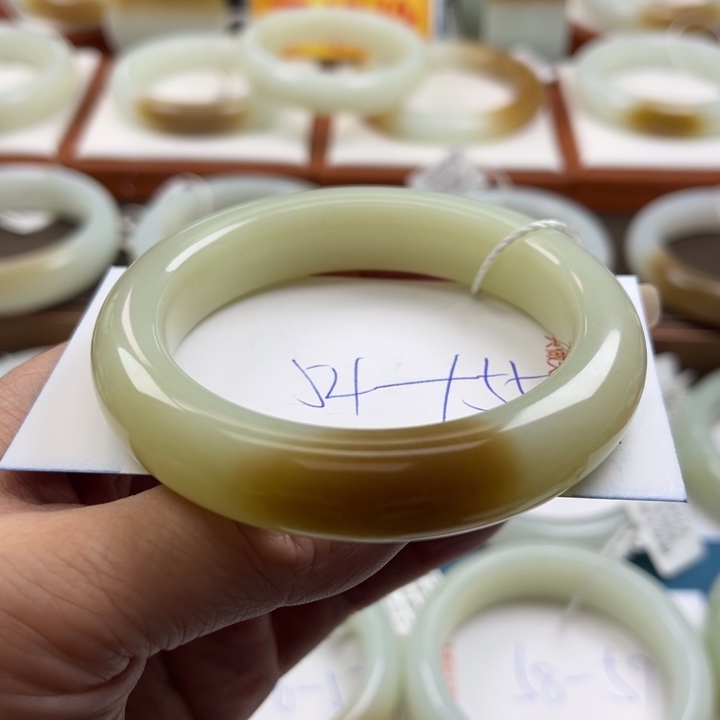 和田玉手镯未镶嵌｡***｡