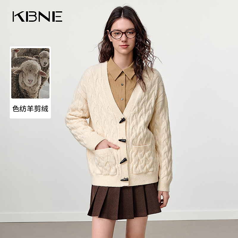 KBNE针织开衫女款2025秋冬爆款复古学院风立体绞花保暖慵懒风上衣