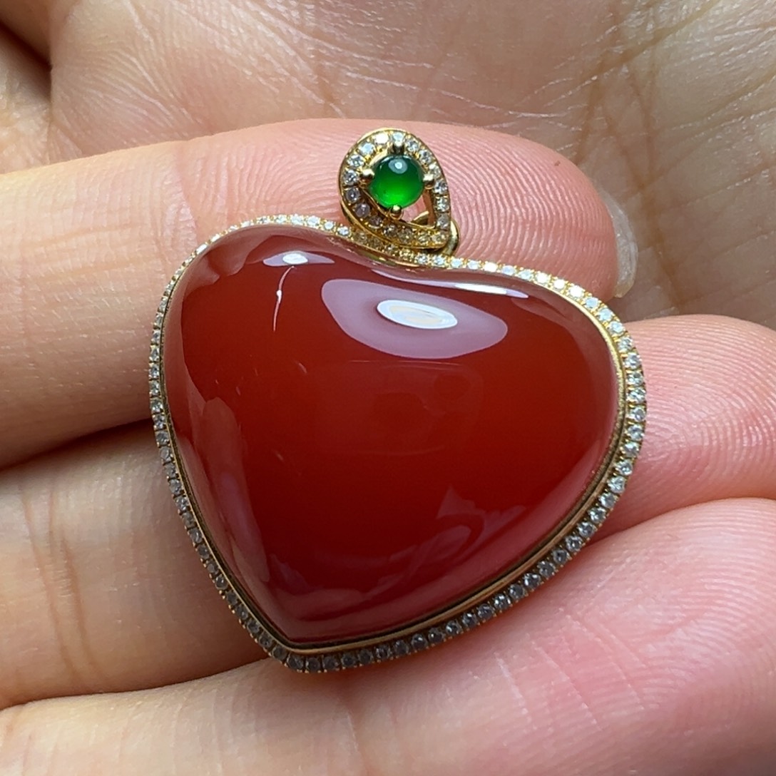 南红玛瑙吊坠18K金镶嵌龙*师