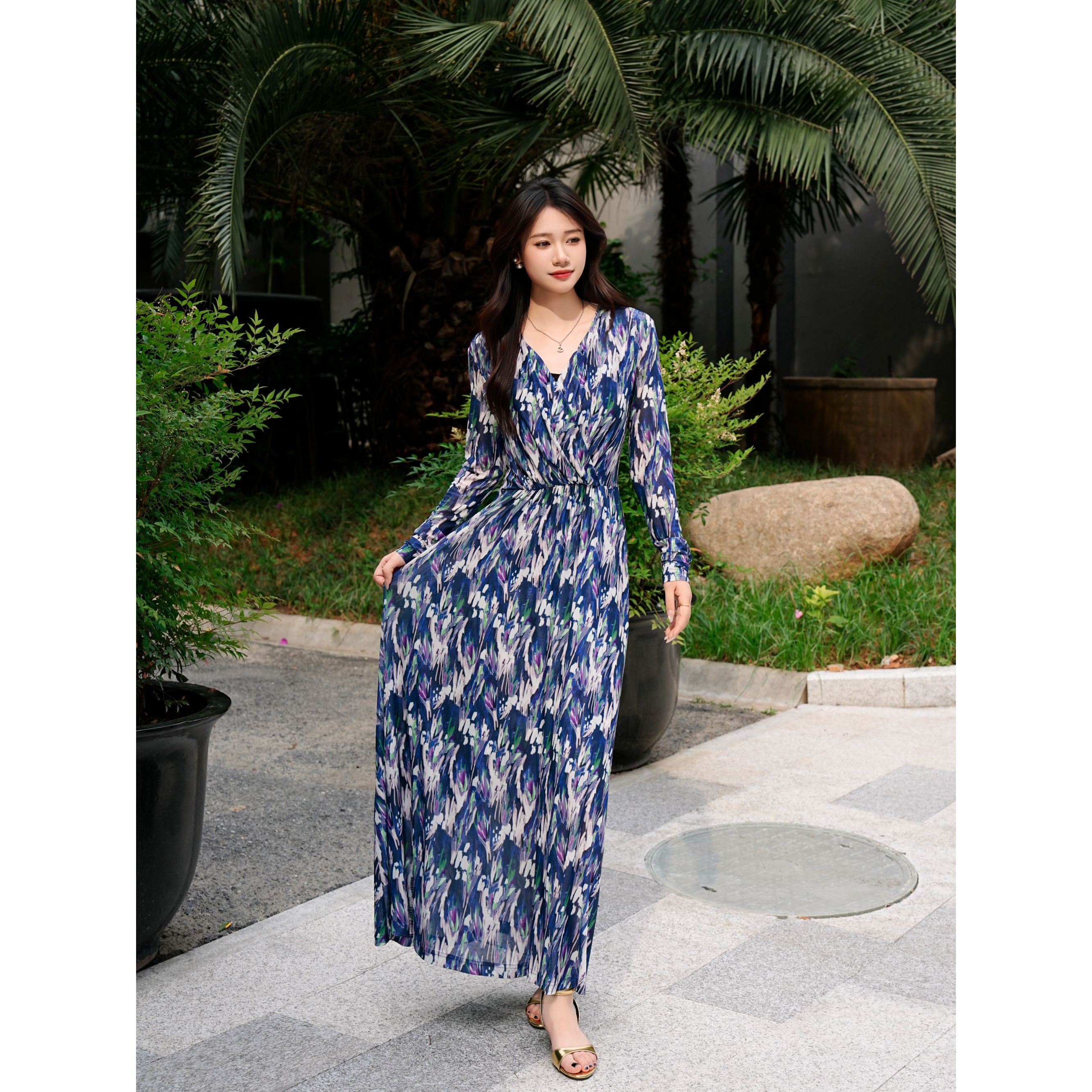 HZHJ新款原创  蓝影油画  显瘦连衣裙中袖花卉奢华秀款1988