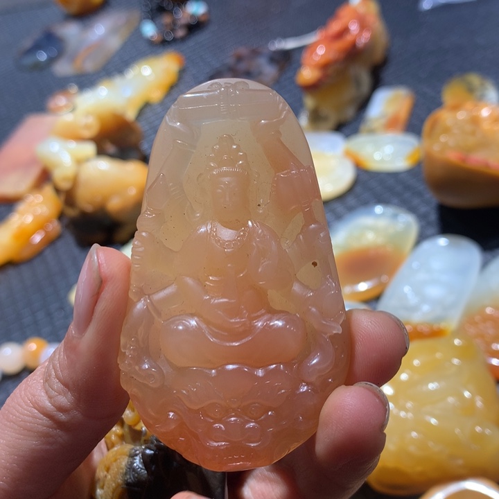 石英质玉（黄龙玉）未镶嵌颈饰