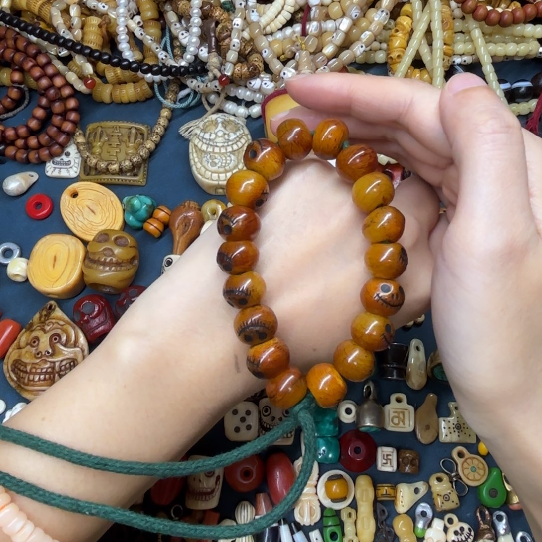 A****啊配饰在这块上形成鲜明个性