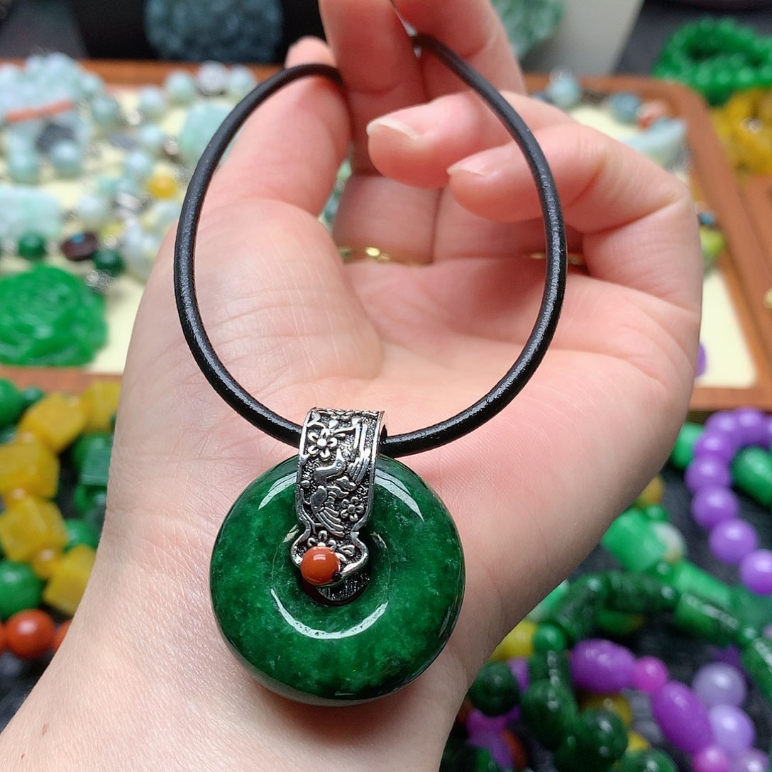 吊坠(赠链)未镶嵌翡翠