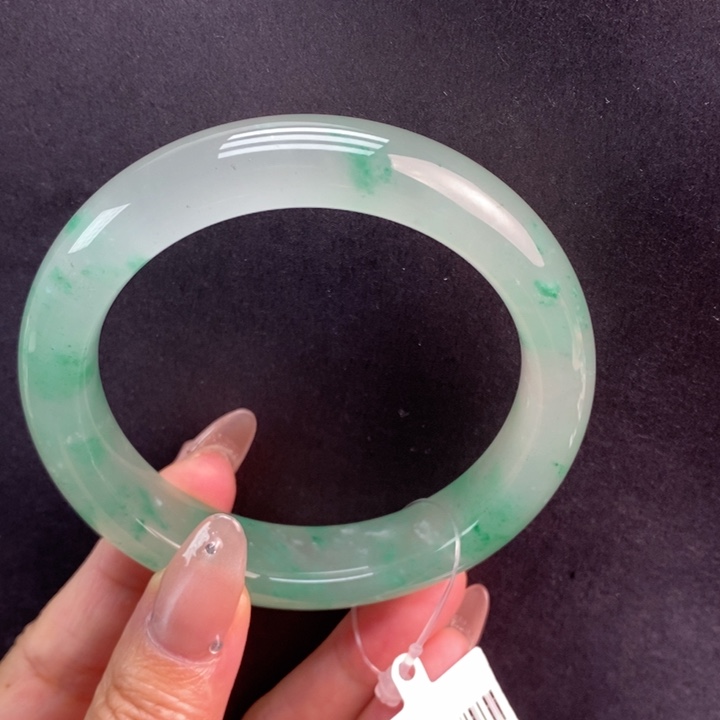 石英质玉手镯未镶嵌天**人