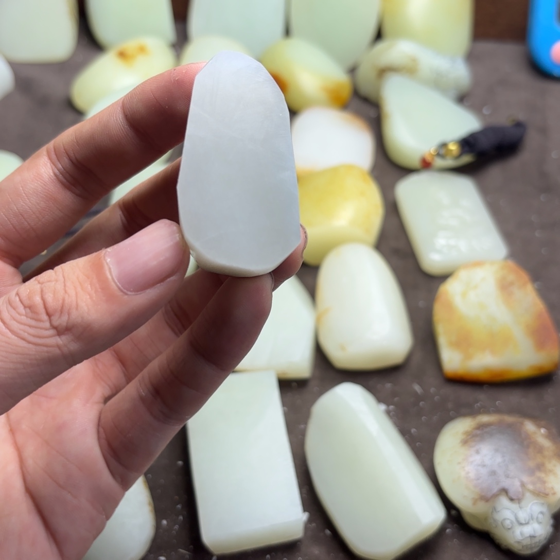 林***以定制和田玉未镶嵌挂件