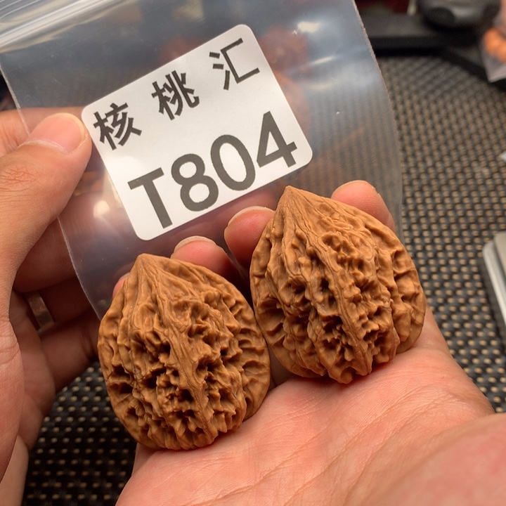 文玩核桃吊坠鸡心