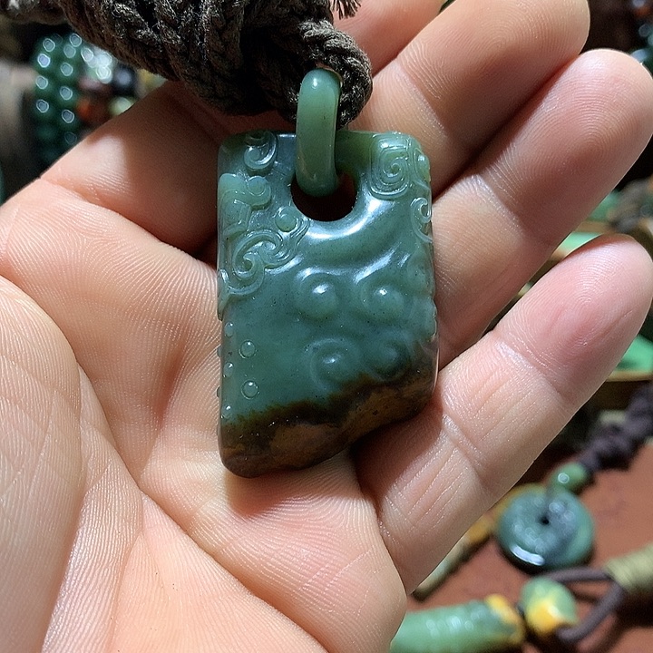 未镶嵌岫岩河磨玉（透闪石质玉）挂件