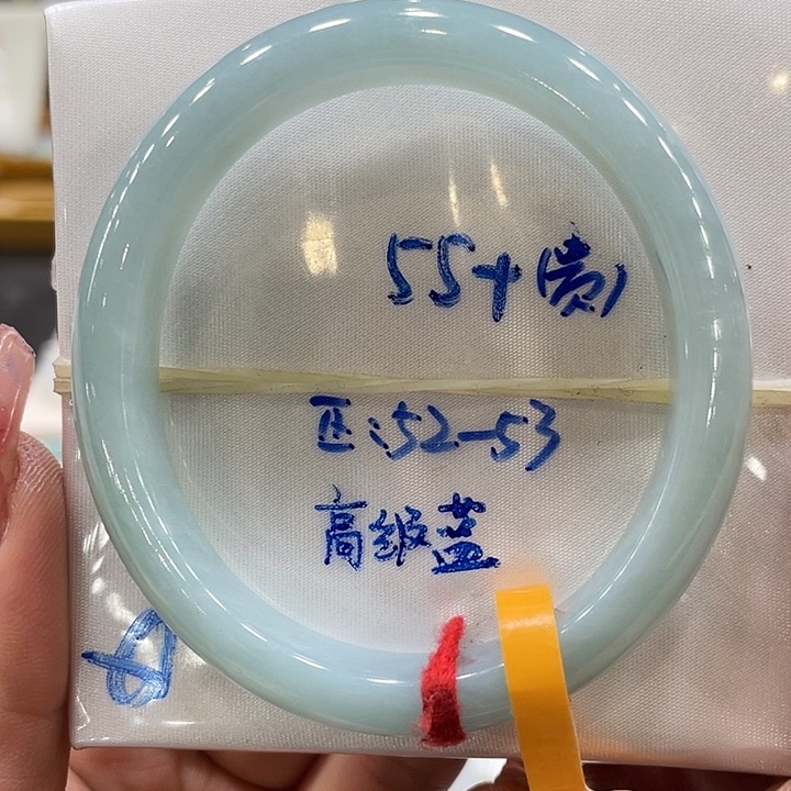 翡翠手镯未镶嵌翡翠手镯