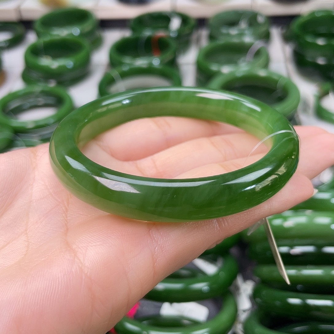 和田玉（碧玉）未镶嵌手镯