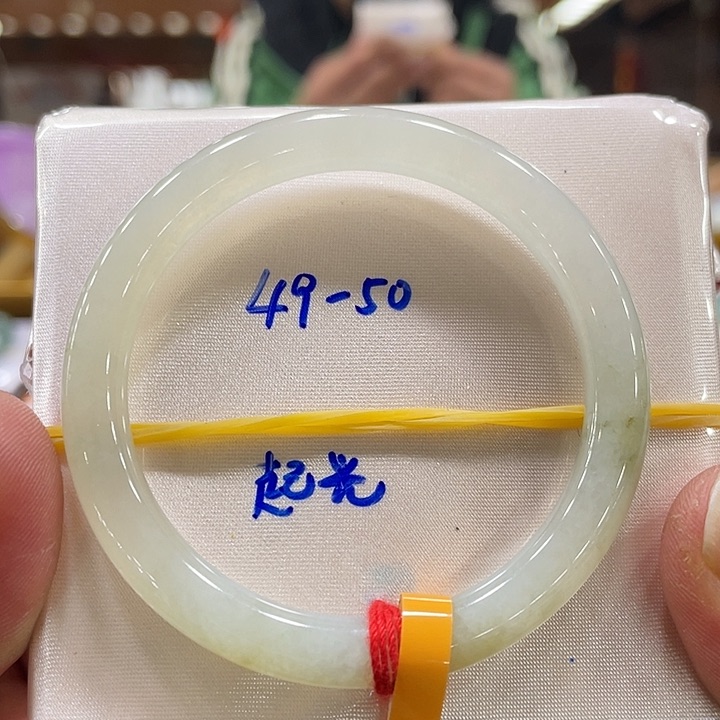 翡翠手镯未镶嵌翡翠