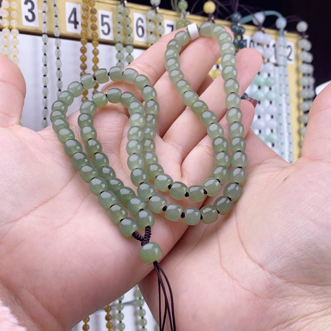 和田玉颈饰未镶嵌似**阳