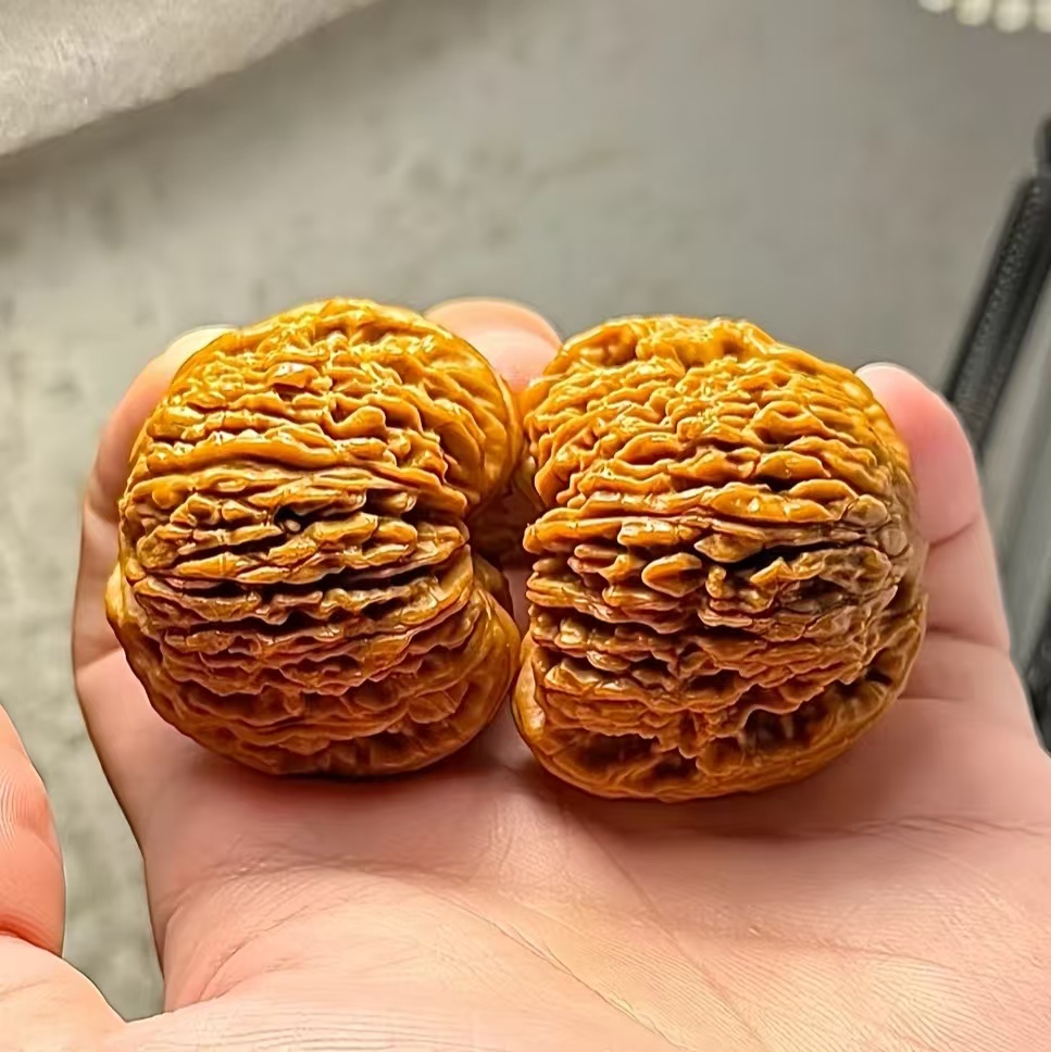 逐鹿南疆石文玩核桃手把件