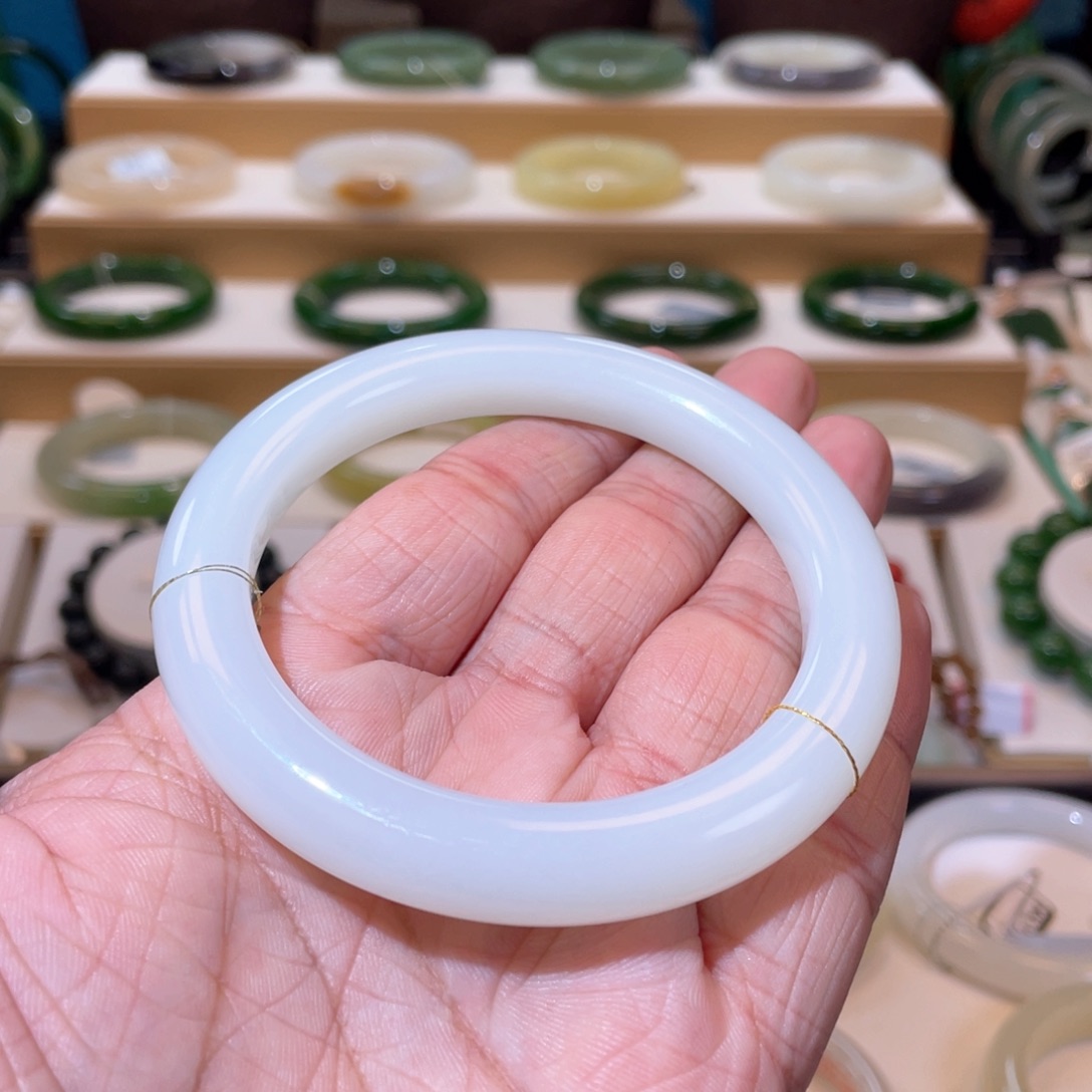 和田玉高品白玉手镯60+未镶嵌