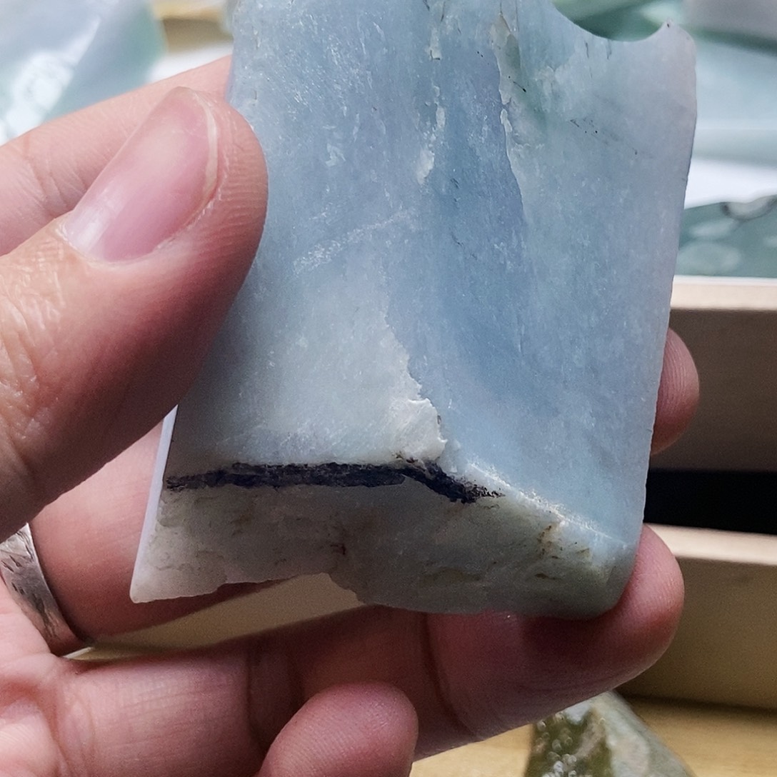 缺***巴定制翡翠未镶嵌粗暴不好