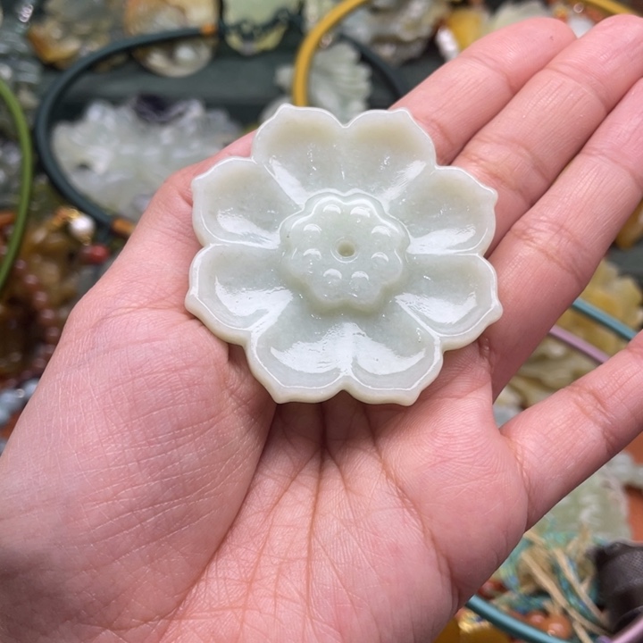 蛇纹石玉吊坠合金