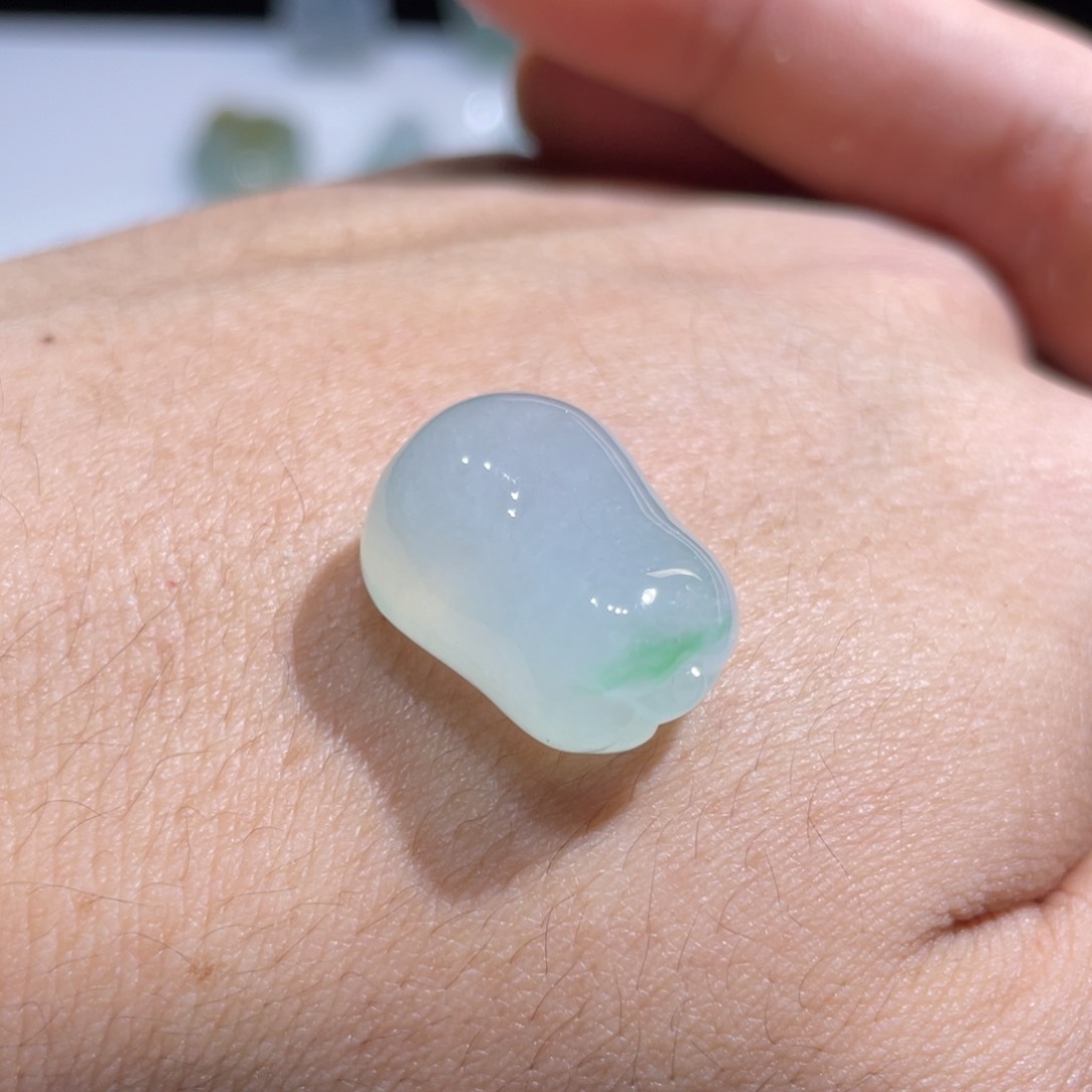 颈饰未镶嵌翡翠随形瓜