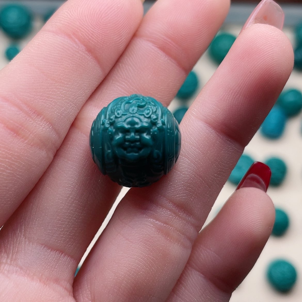 【闪购商品】玻璃颈饰地狱色黄财神16左右一个