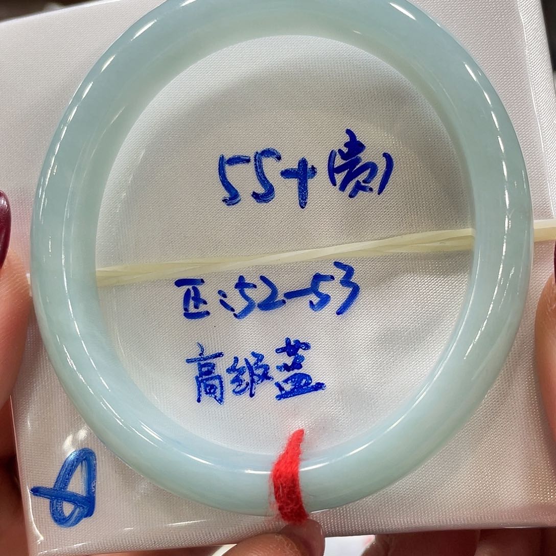 翡翠手镯未镶嵌翡翠手镯