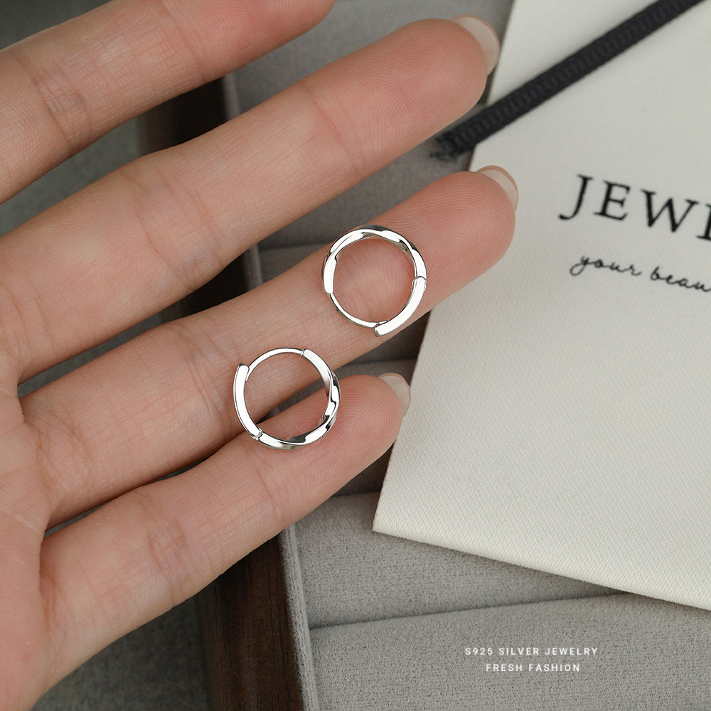 925银耳饰 S925纯银莫比乌斯环耳环女时尚简约韩版ins光面素
