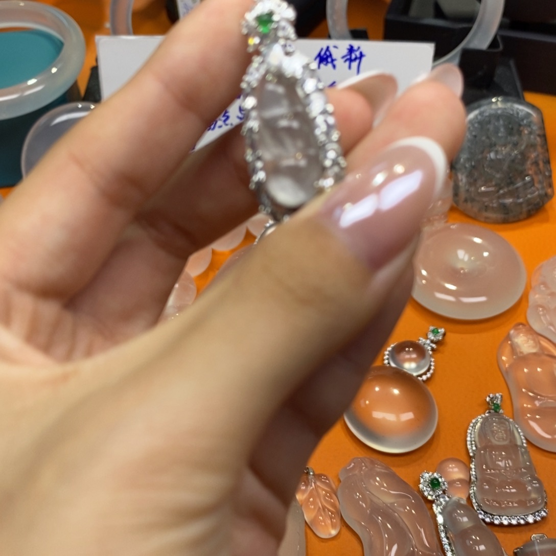 石英质玉合金吊坠(不含链)