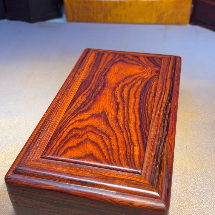 雅***痞机关盒。              