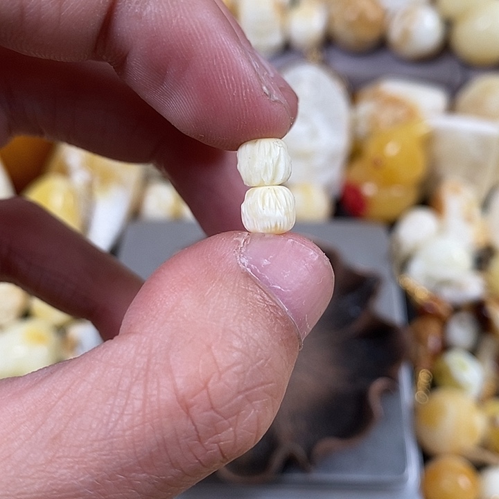 琥珀裸石未镶嵌我