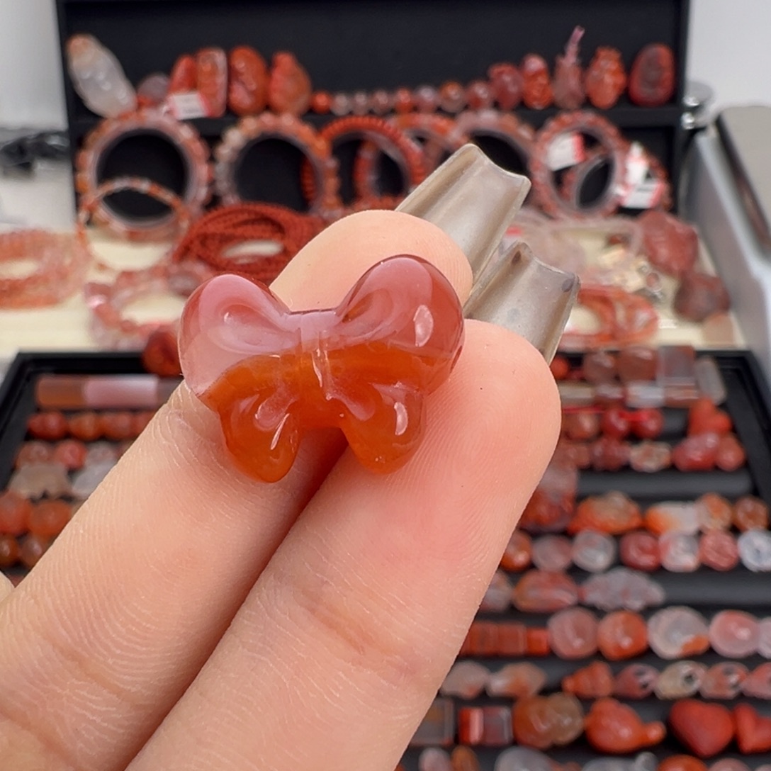 南红玛瑙未镶嵌颈饰蝴蝶结