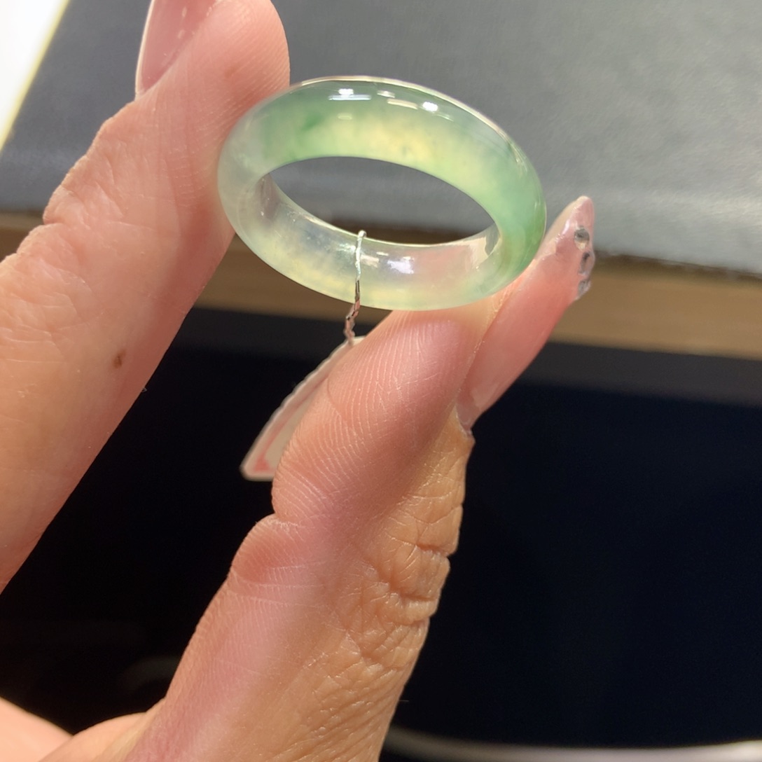 翡翠戒指未镶嵌翡翠