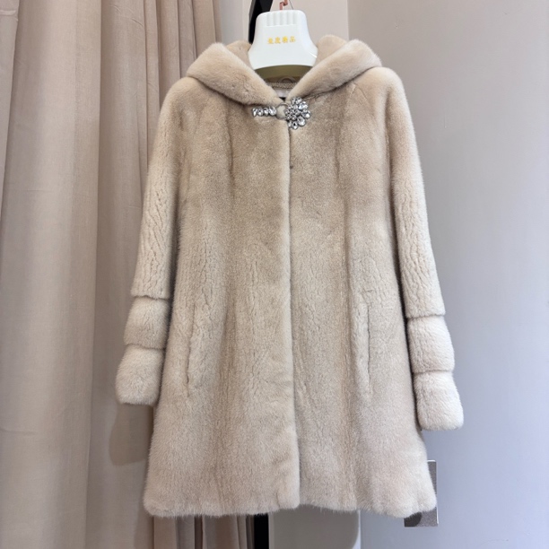 米黄双层袖连帽2025进口水貂皮草短二天鹅绒整貂网红直播福利